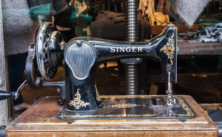 universal sewing machine serial numbers